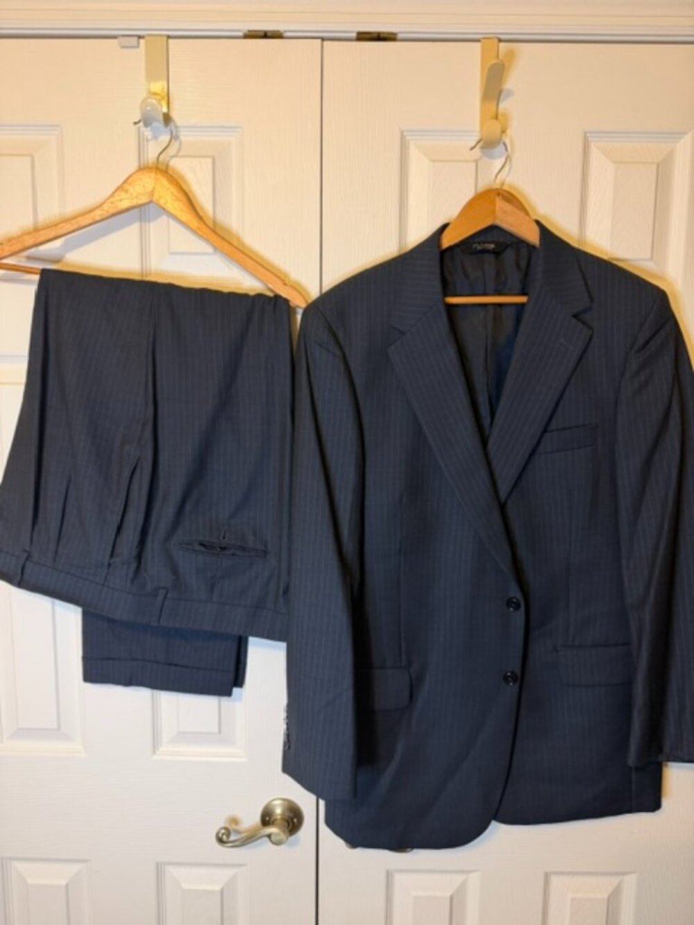 Jos. A. Bank 44R Navy Pinstripe Wool Suit 42x32 Pleated Cuffed Pants Excellent